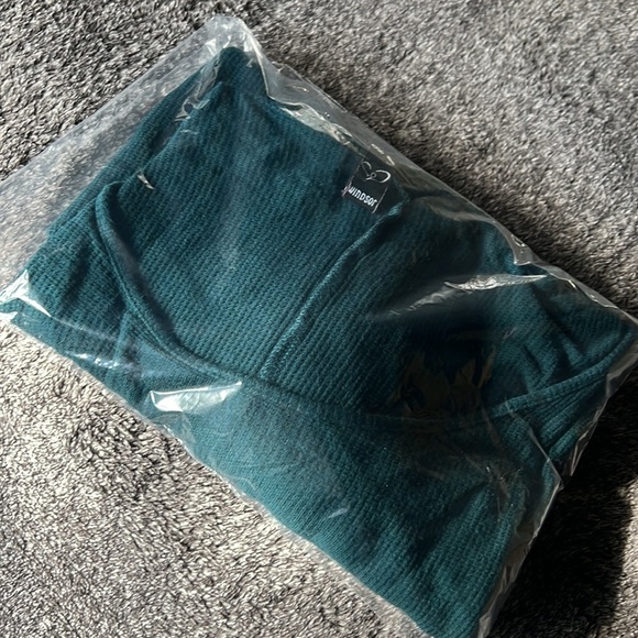 WINDSOR LONG SLEVE KNIT TOP WITH SPLIT SIDES - Picture 10 of 10